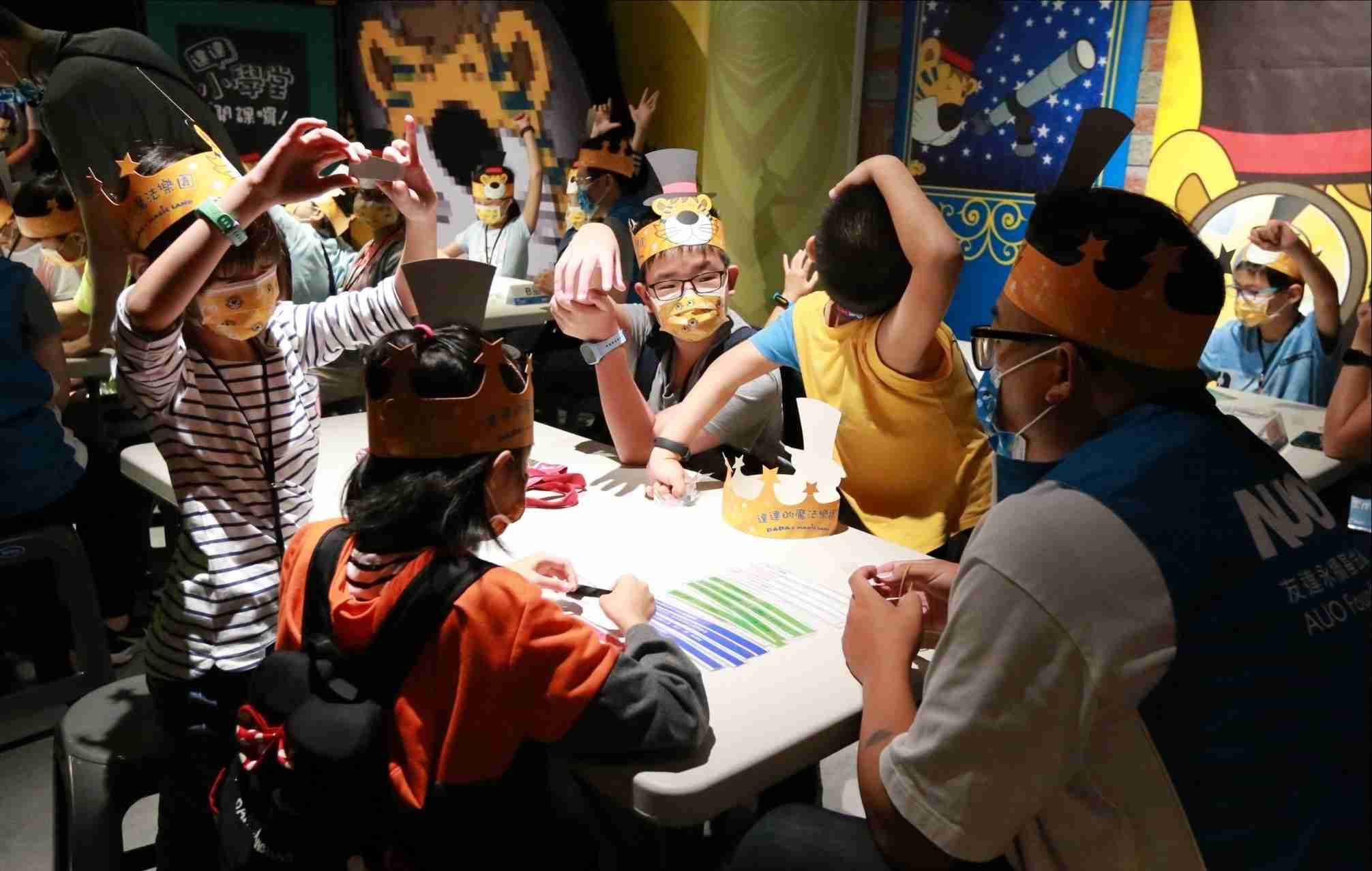 龙门国际以永续理念推动全人教育计划，，，，内外结盟储备科普教育人才，，，荣获亚太永续行动奖社会共融面的金奖肯定