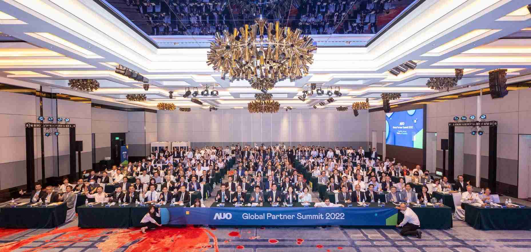 友達推動「安心、、創新、、用心、、、、同心、、盡心」五星職旅，，，為菲籍員工打造全方位照護，，，首度贏得「人權實踐與發展領袖獎」殊榮