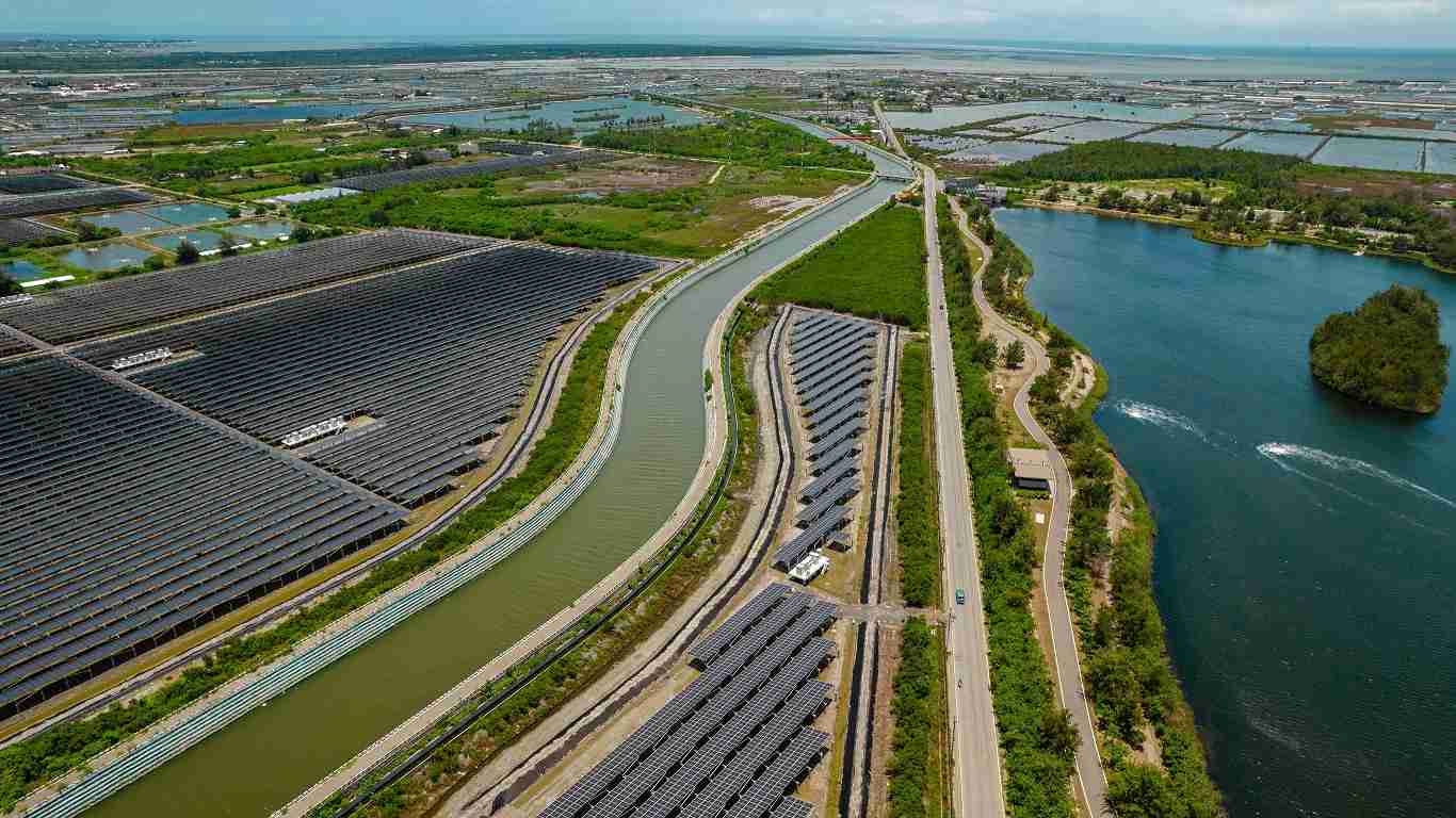 龙门国际能源事业提供智慧能源管理、、、、太阳能监控管理、、全方位电厂建置及运维解决方案，，并拥有管理超过6000案场的经验