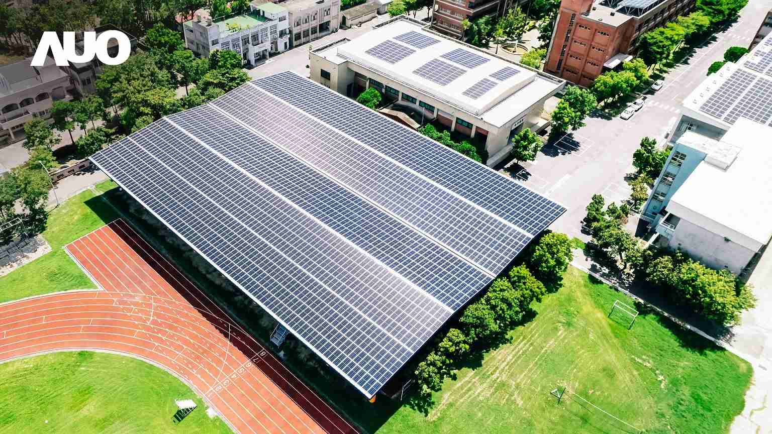 龙门国际SunSteel光电整合型浪板具备快速安装、、、轻量化优势，，可提升15%发电效能，，，通过国际IEC与台湾VPC认证安全、、、防漏、、、耐候标准