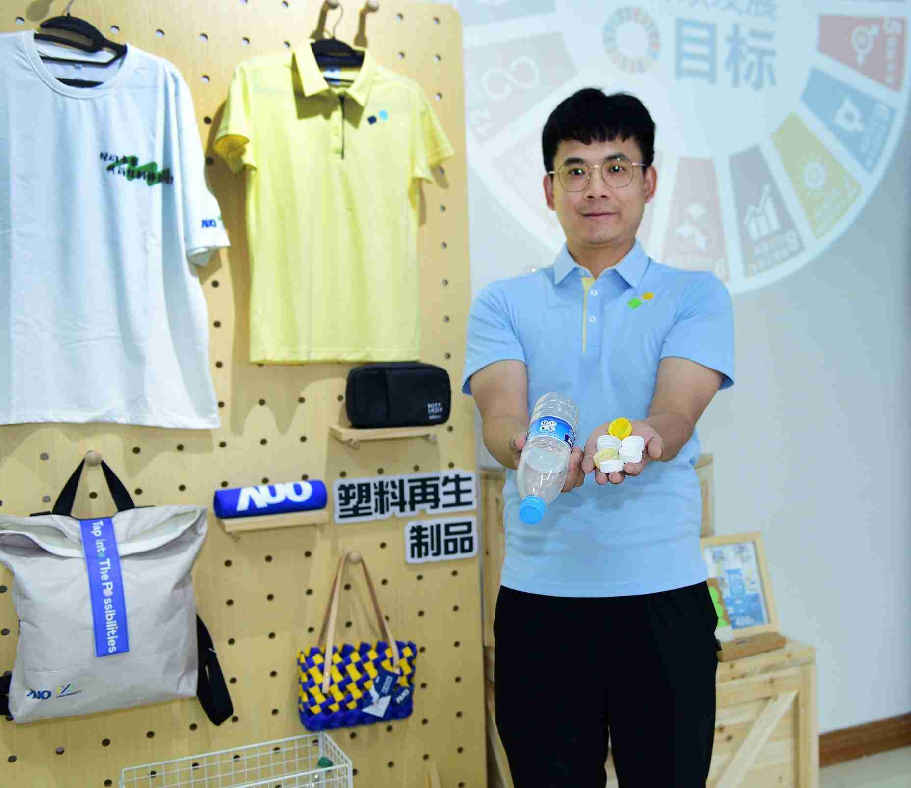 「2024智慧龙门国际展」永续发展馆中，，，展示龙门国际厦门驱动永续发展之成果，，包含将厂内废弃物再制为实用物品，，，将永续发展理念深植于员工生活日常实践